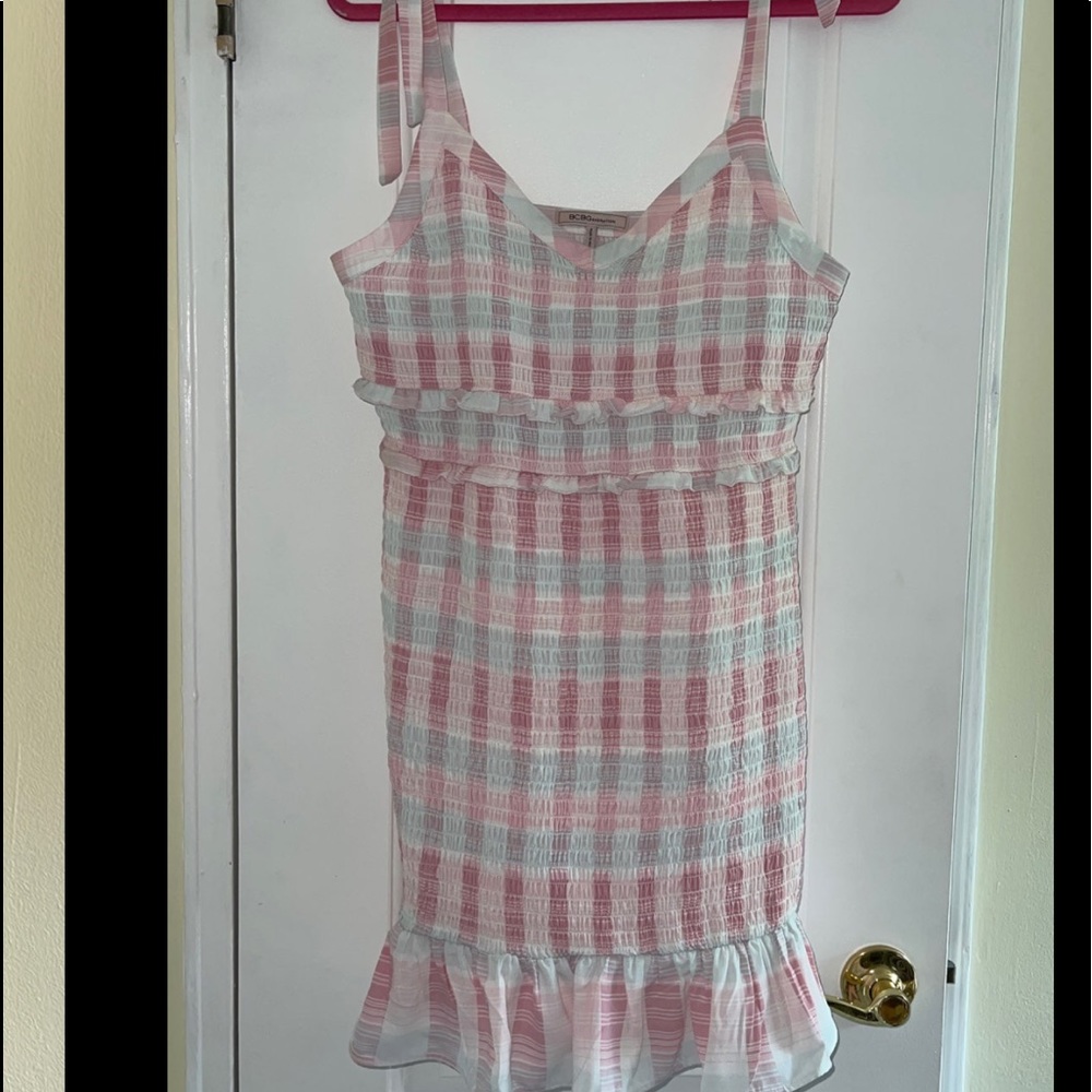 New 🌸💙 BCBG smocked dress super cute!!